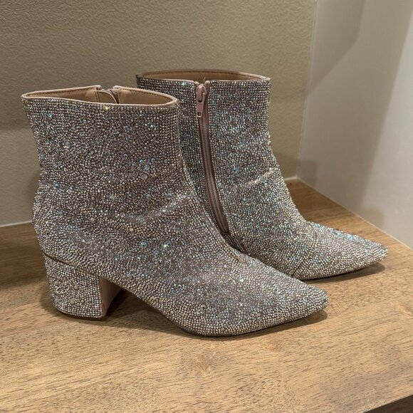 Betsey Johnson Silver Metallic Kyla Ankle Boots Size 9.5 GUC - Picture 2 of 7